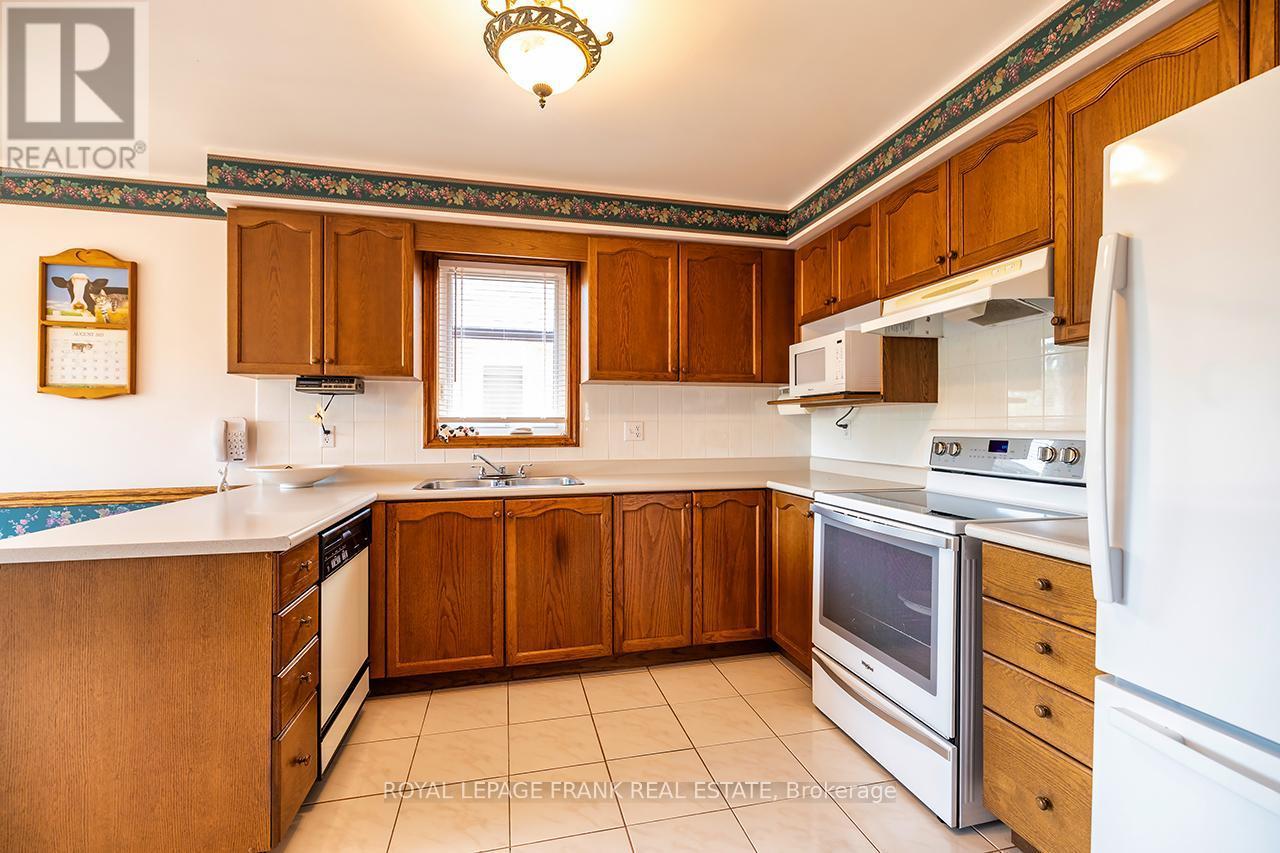 












65 GARDEN STREET

,
Whitby (Downtown Whitby),




Ontario
L1N9E7


