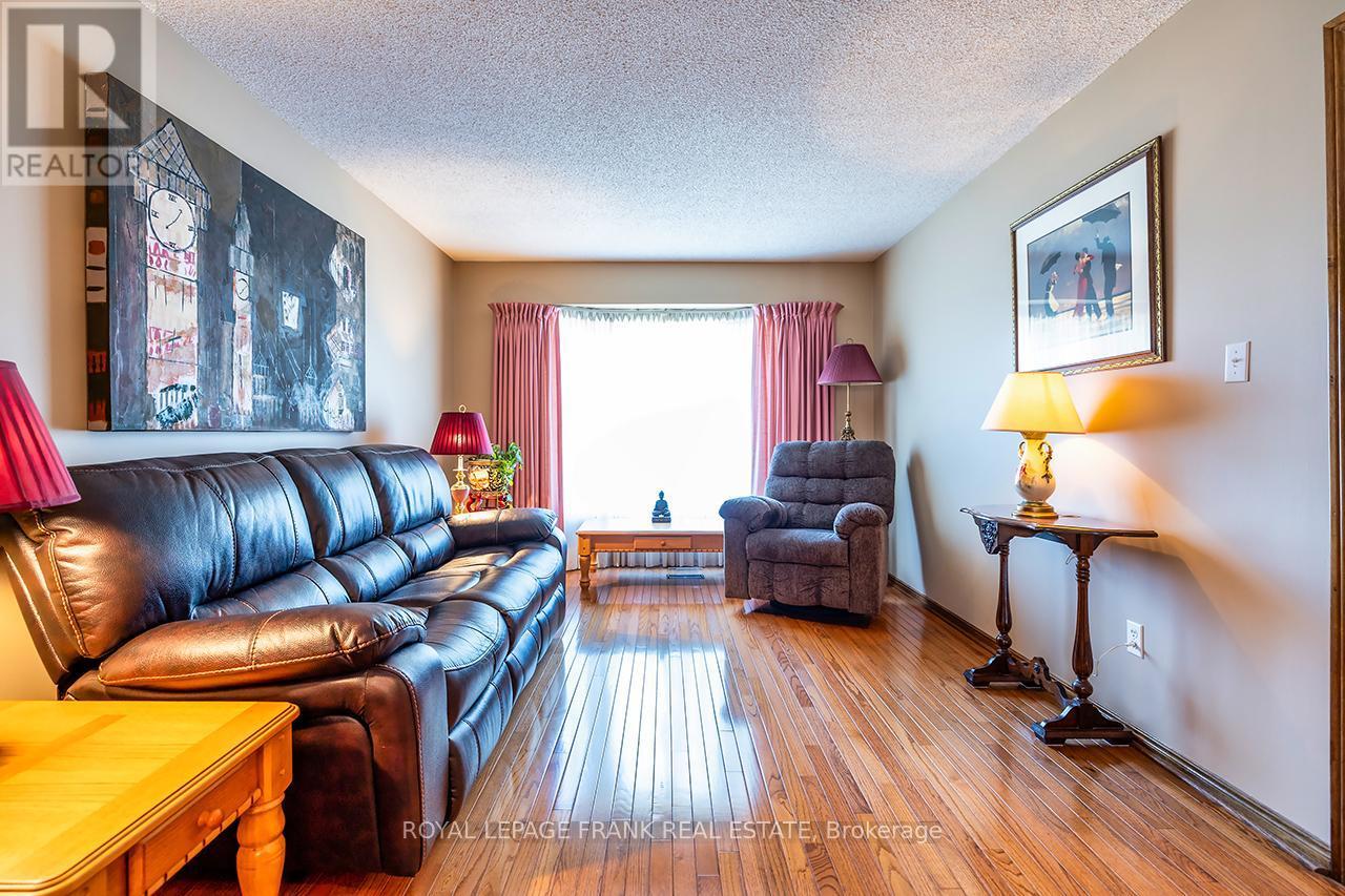 












65 GARDEN STREET

,
Whitby (Downtown Whitby),




Ontario
L1N9E7


