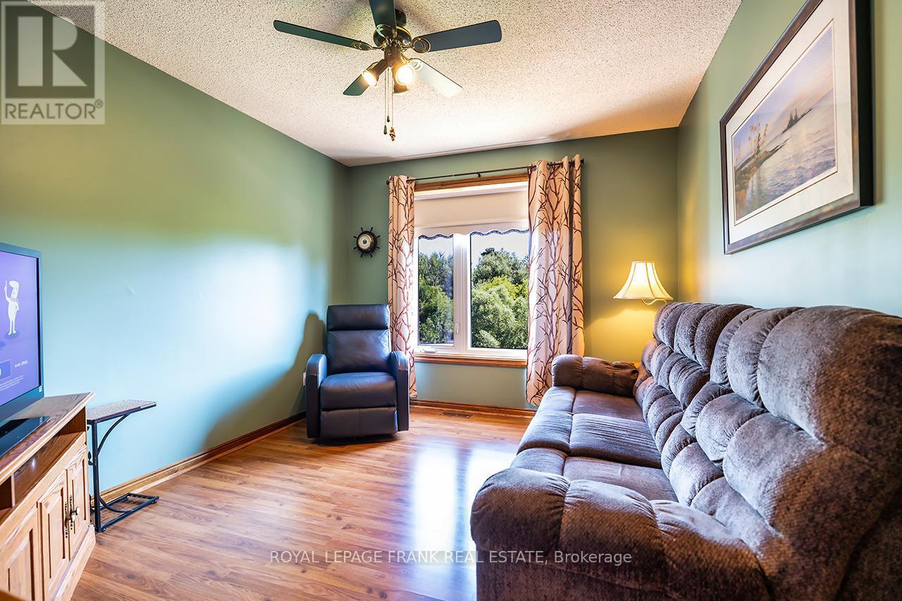 












65 GARDEN STREET

,
Whitby (Downtown Whitby),




Ontario
L1N9E7

