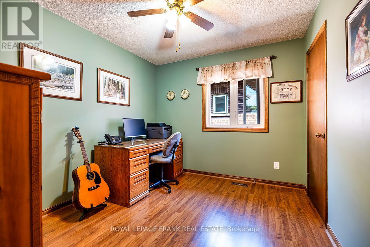 












65 GARDEN STREET

,
Whitby (Downtown Whitby),




Ontario
L1N9E7

