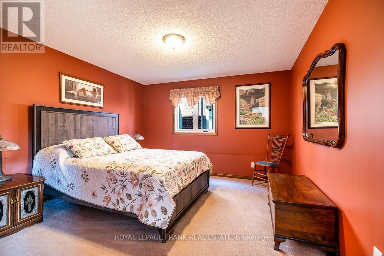 












65 GARDEN STREET

,
Whitby (Downtown Whitby),




Ontario
L1N9E7

