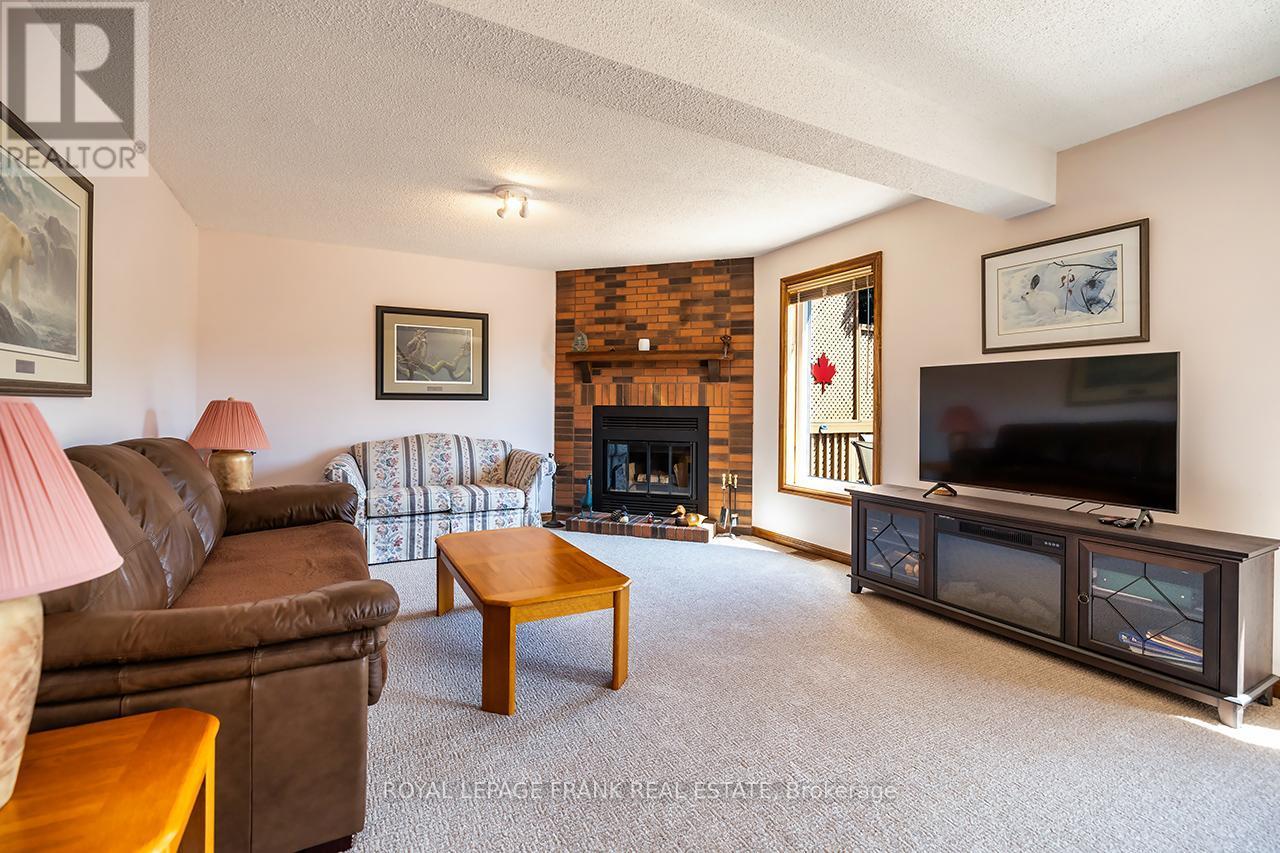 












65 GARDEN STREET

,
Whitby (Downtown Whitby),




Ontario
L1N9E7

