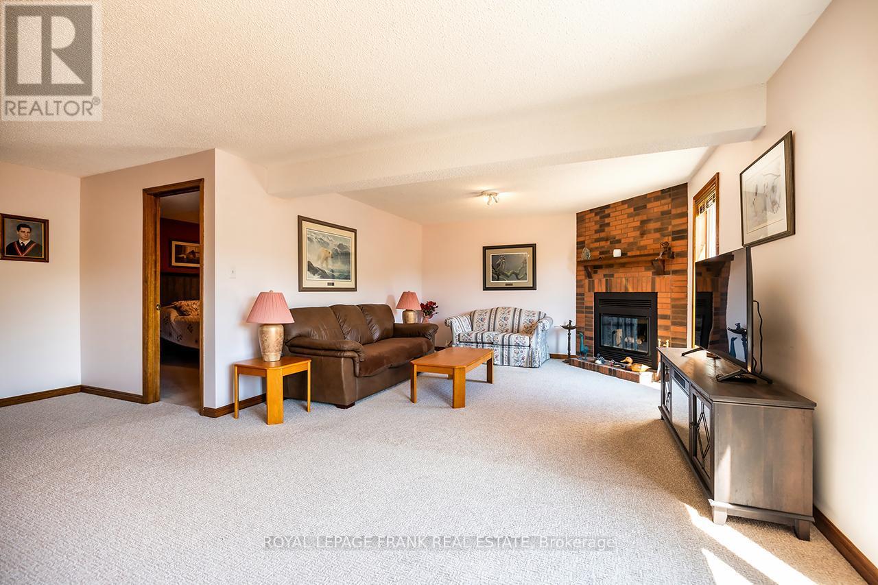 












65 GARDEN STREET

,
Whitby (Downtown Whitby),




Ontario
L1N9E7

