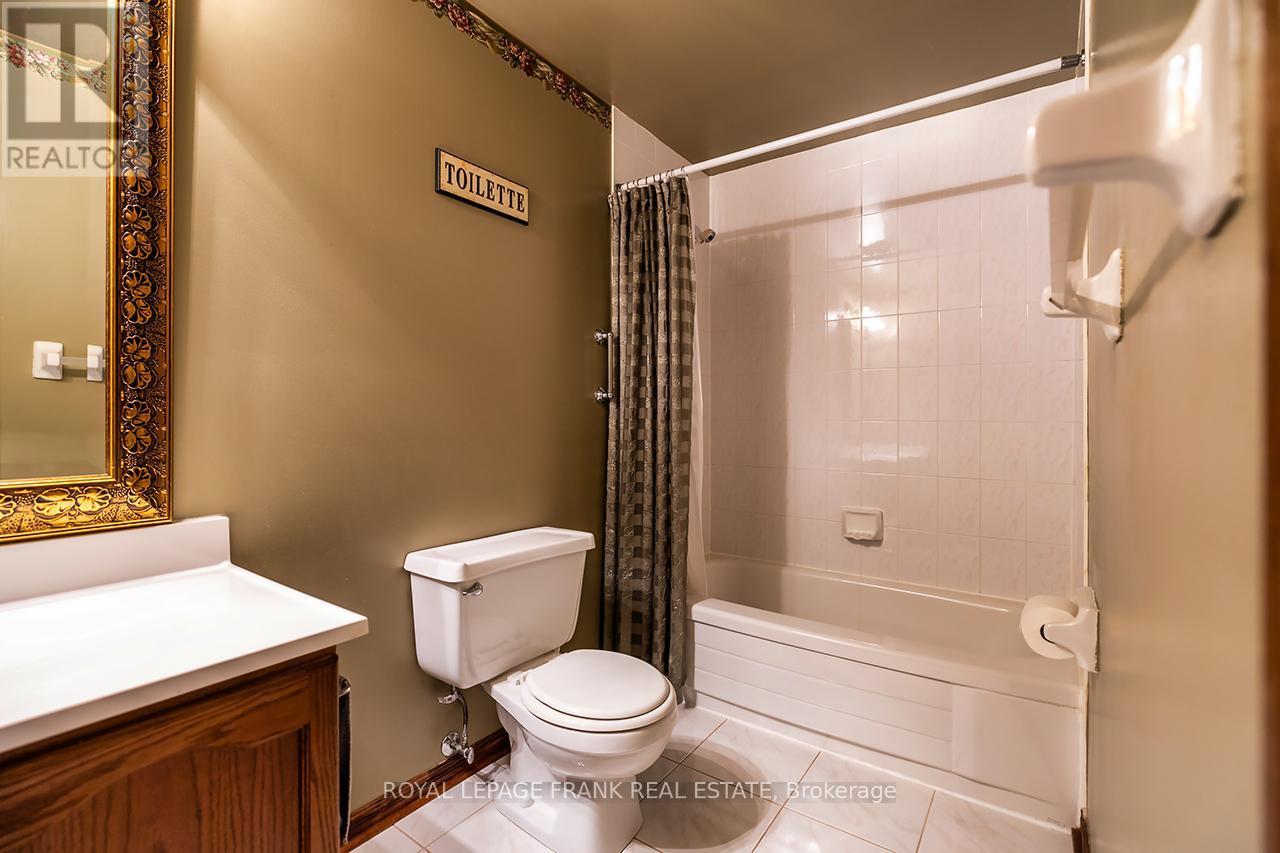 












65 GARDEN STREET

,
Whitby (Downtown Whitby),




Ontario
L1N9E7

