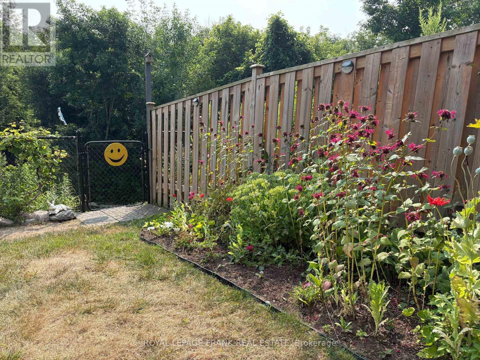 












65 GARDEN STREET

,
Whitby (Downtown Whitby),




Ontario
L1N9E7

