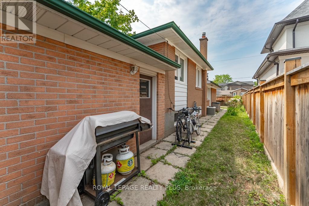 












431 SHERIN DRIVE

,
Oakville,




Ontario
L6L4J4

