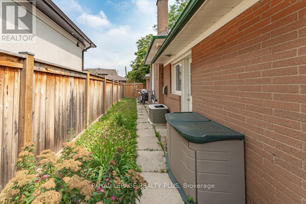 












431 SHERIN DRIVE

,
Oakville,




Ontario
L6L4J4

