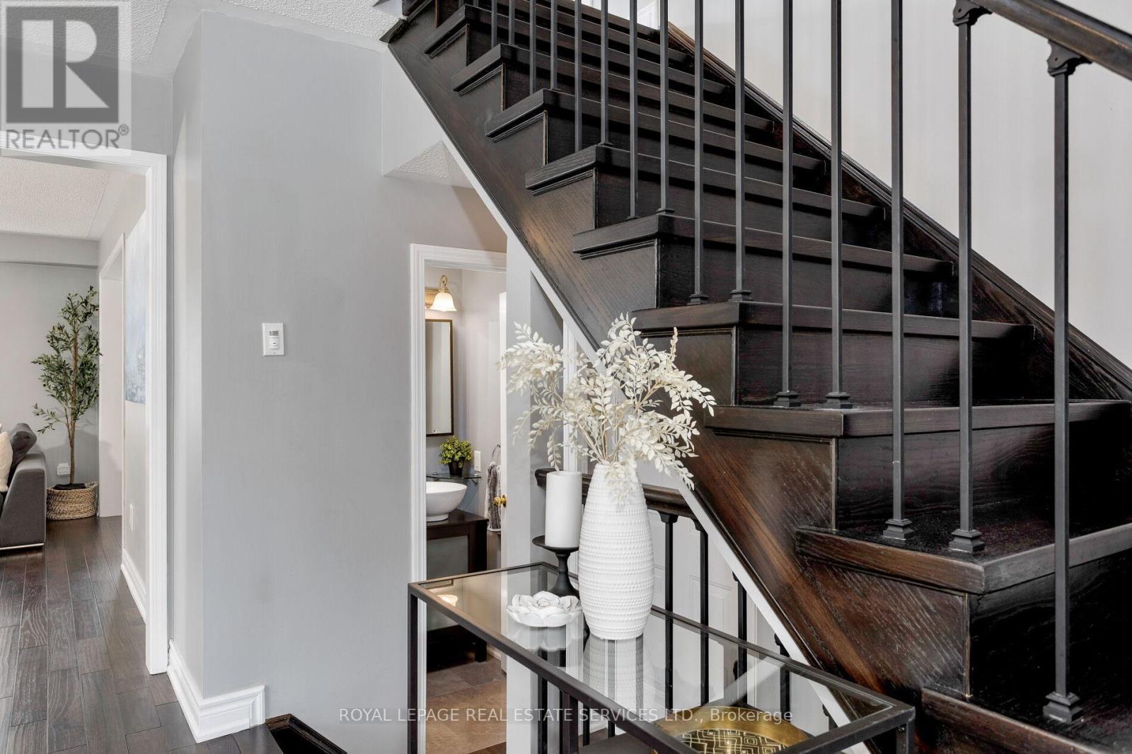 












1359 RIDGEBANK DRIVE

,
Oakville,




Ontario
L6M4A5

