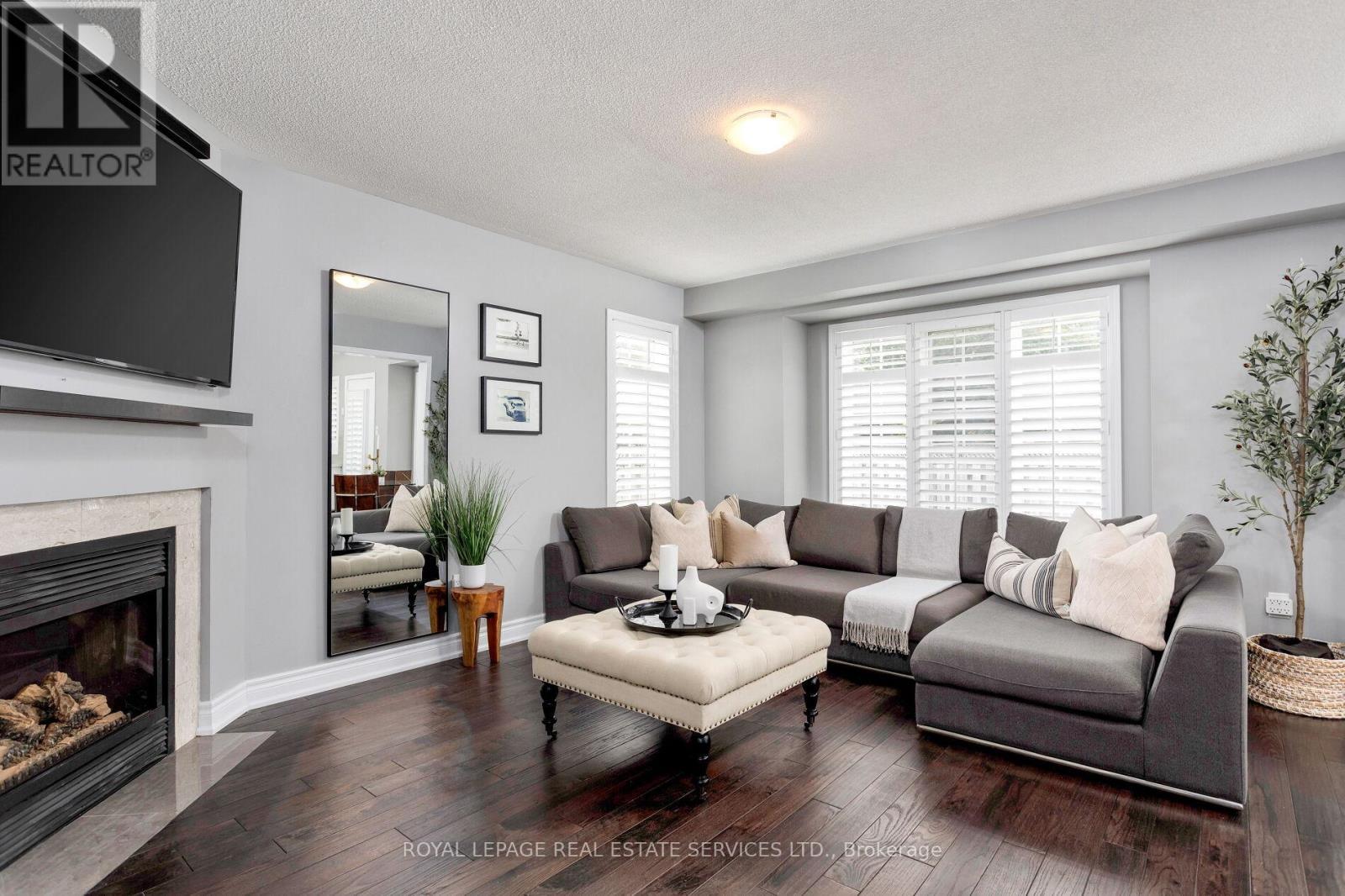 












1359 RIDGEBANK DRIVE

,
Oakville,




Ontario
L6M4A5

