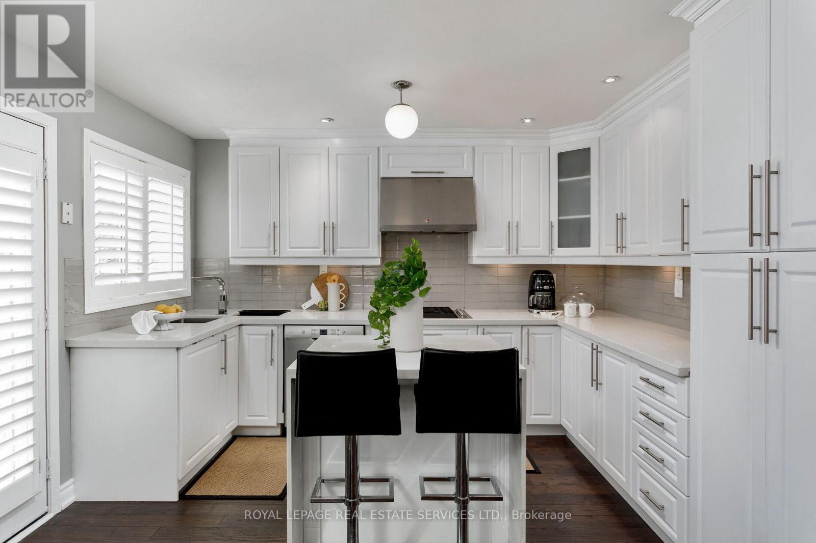 












1359 RIDGEBANK DRIVE

,
Oakville,




Ontario
L6M4A5

