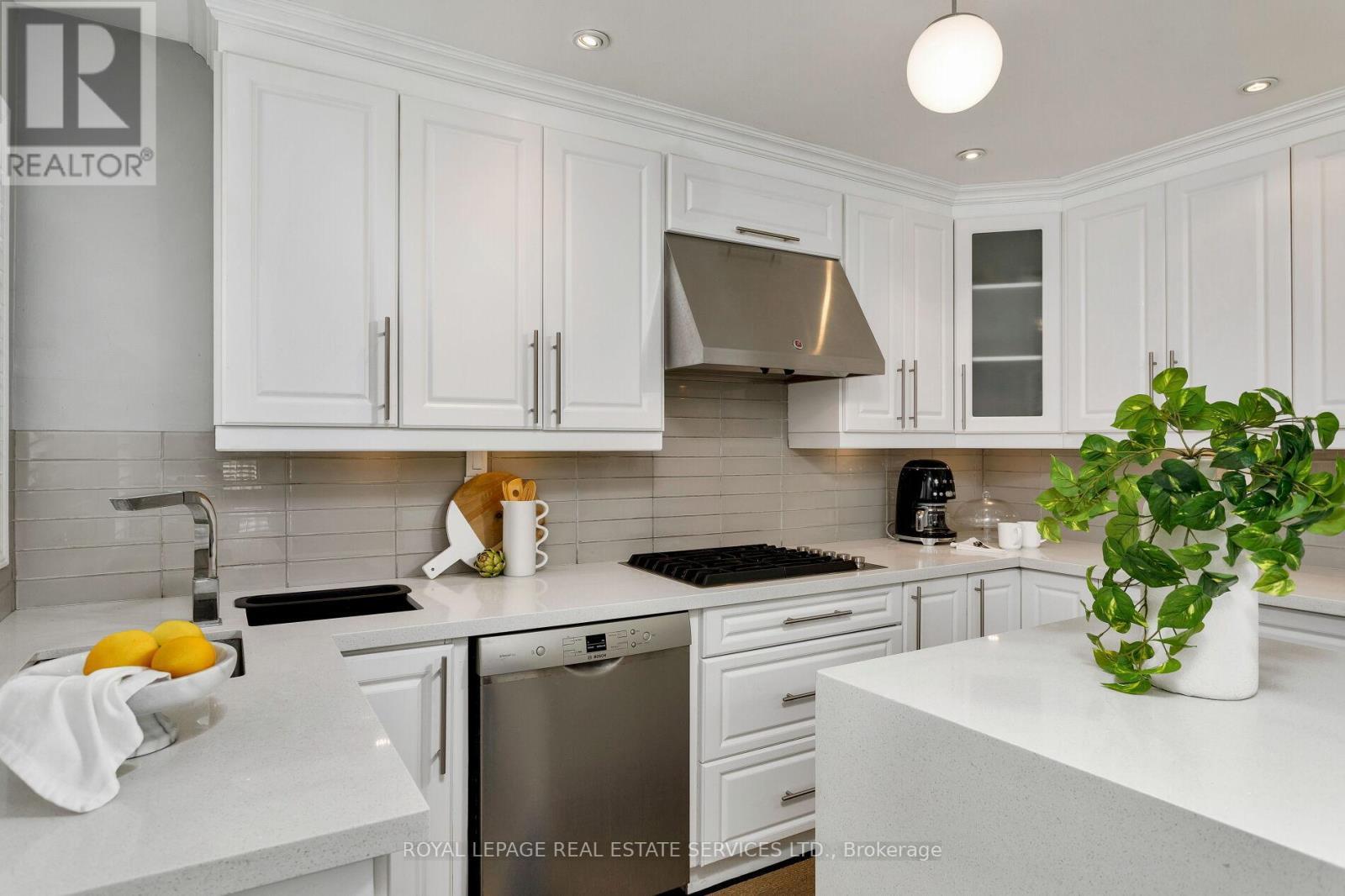 












1359 RIDGEBANK DRIVE

,
Oakville,




Ontario
L6M4A5

