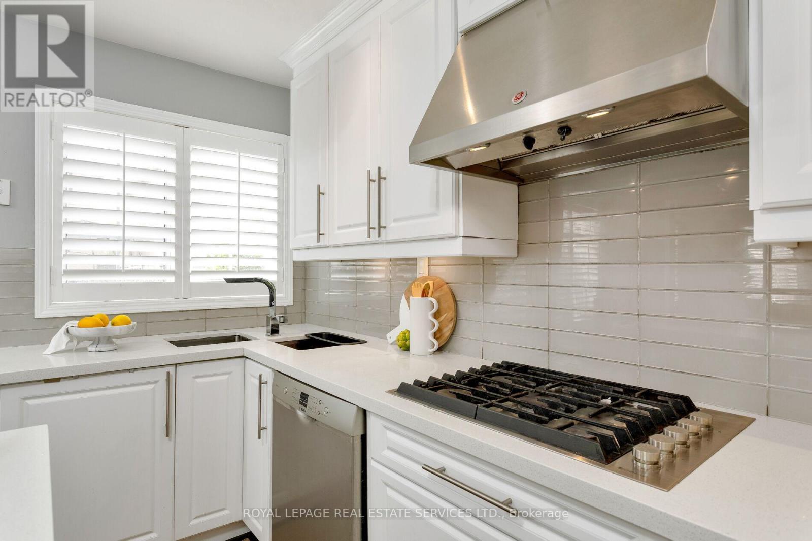 












1359 RIDGEBANK DRIVE

,
Oakville,




Ontario
L6M4A5

