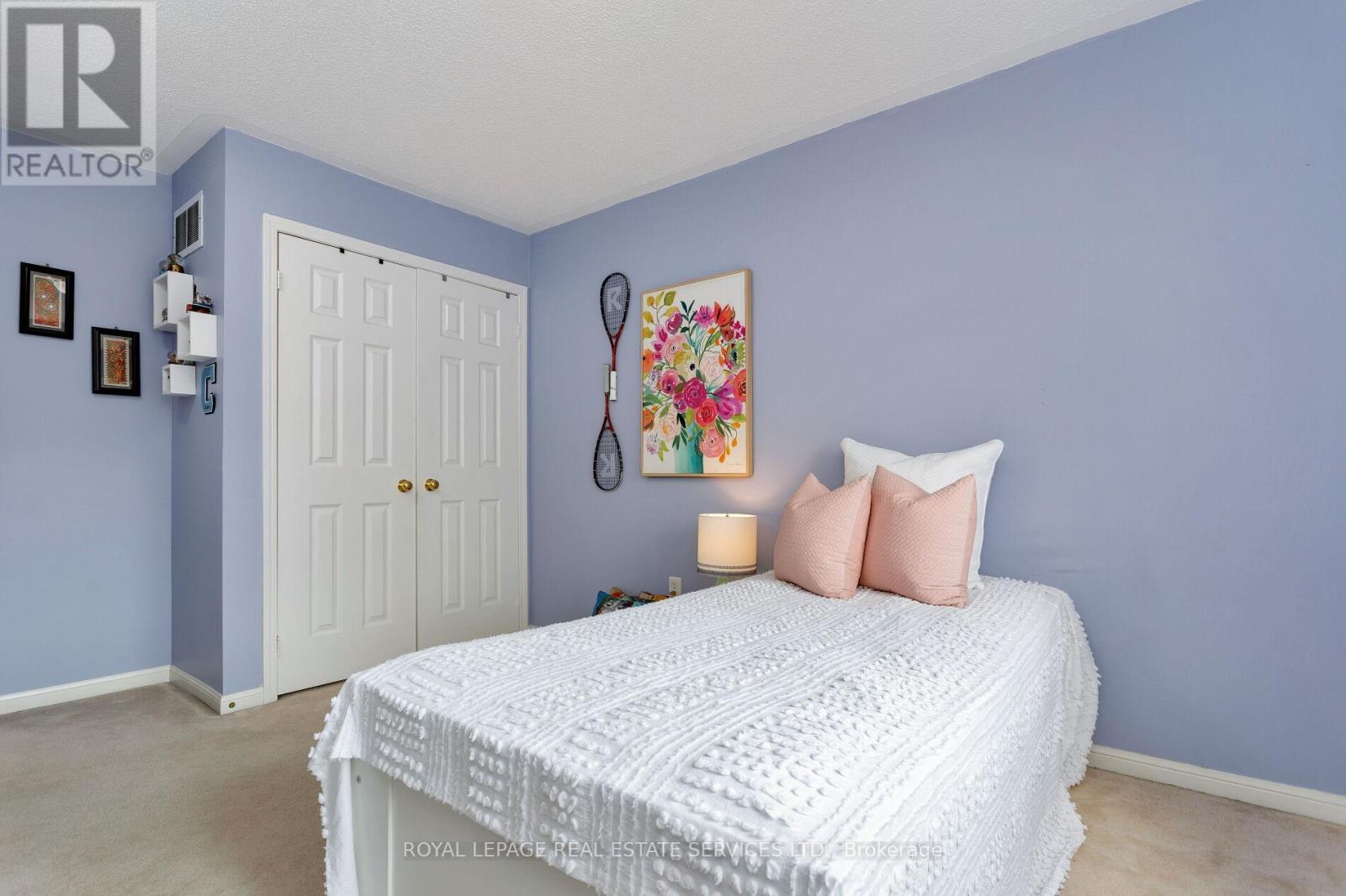 












1359 RIDGEBANK DRIVE

,
Oakville,




Ontario
L6M4A5

