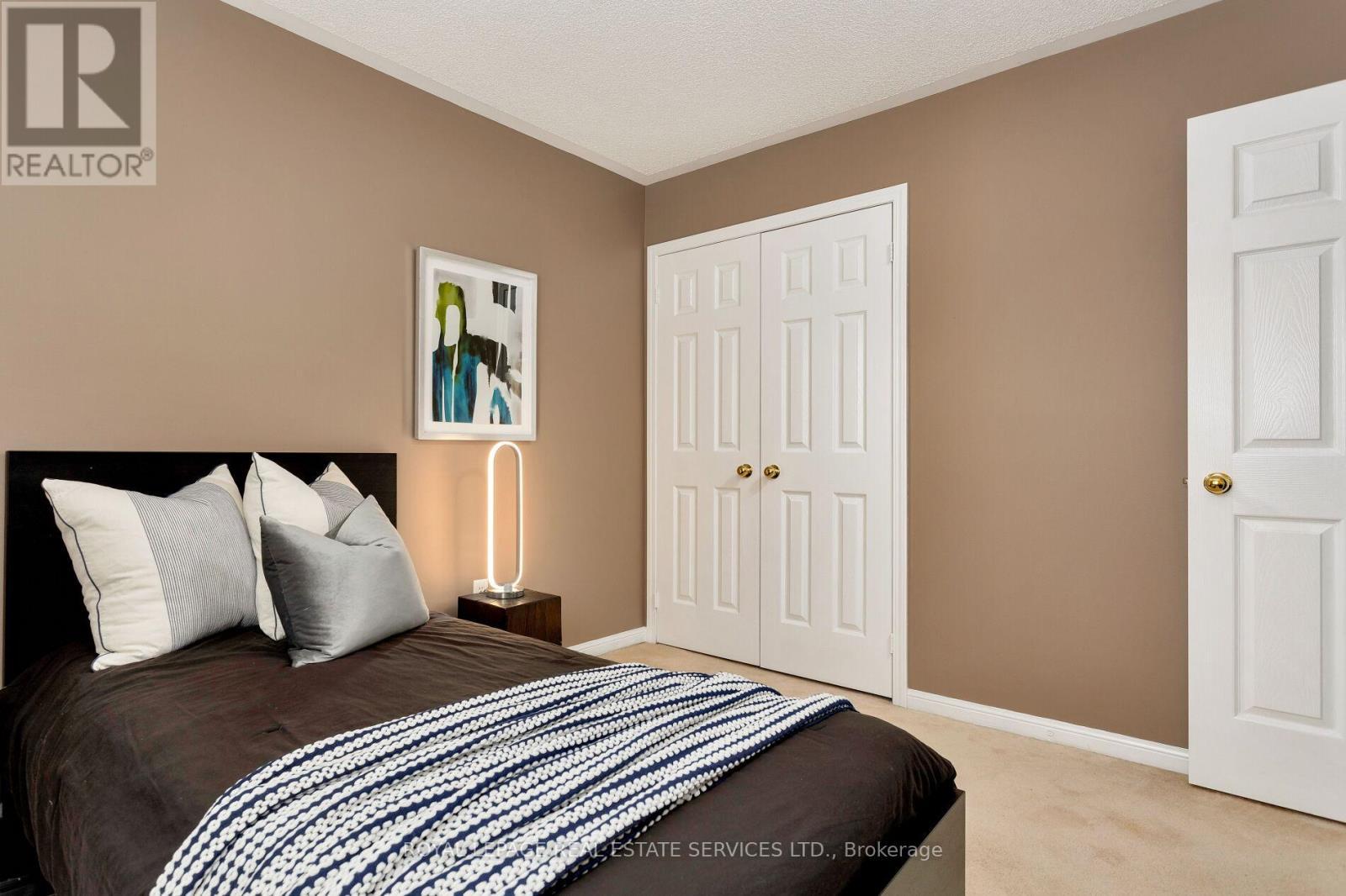 












1359 RIDGEBANK DRIVE

,
Oakville,




Ontario
L6M4A5

