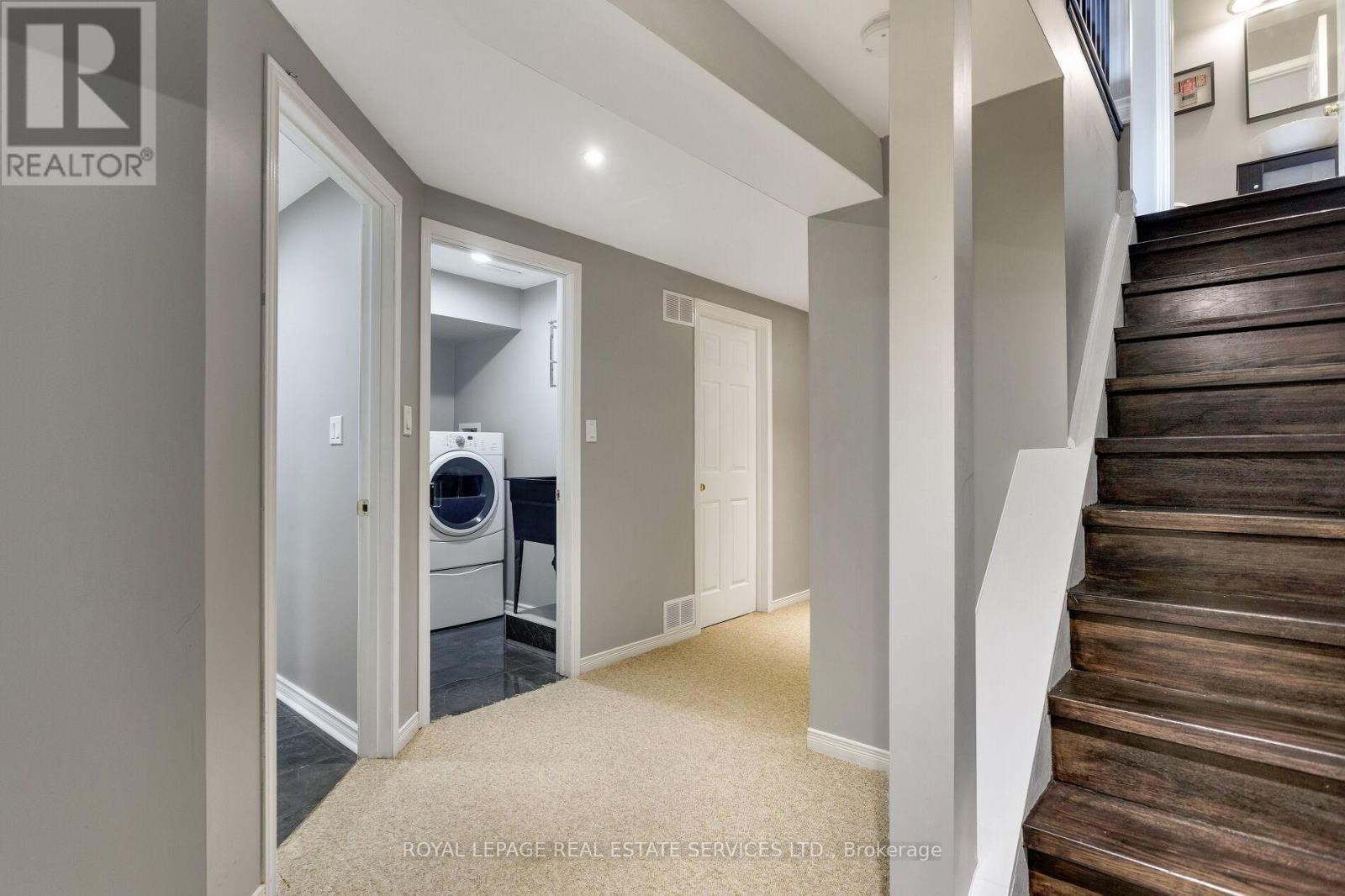 












1359 RIDGEBANK DRIVE

,
Oakville,




Ontario
L6M4A5

