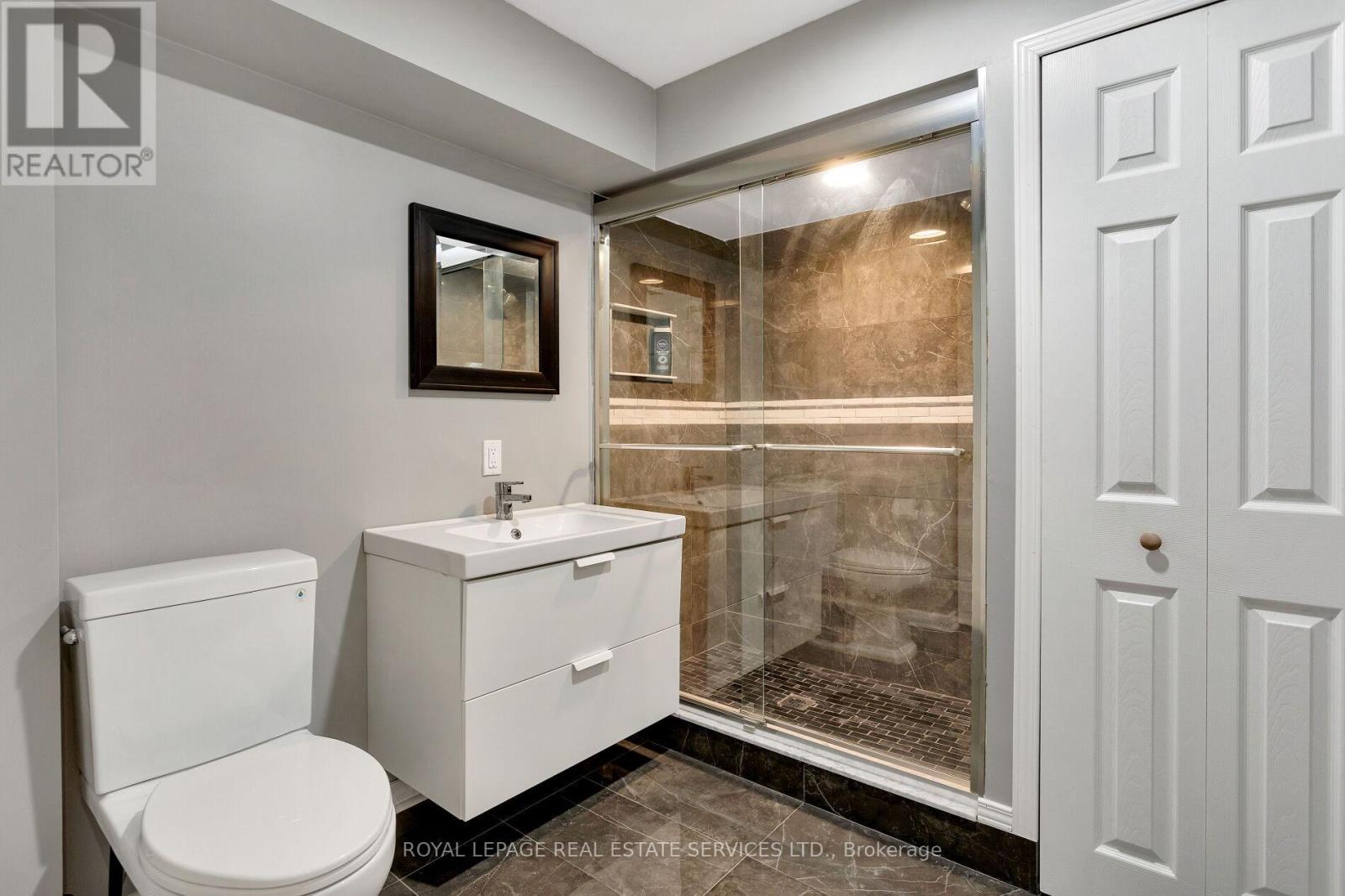 












1359 RIDGEBANK DRIVE

,
Oakville,




Ontario
L6M4A5


