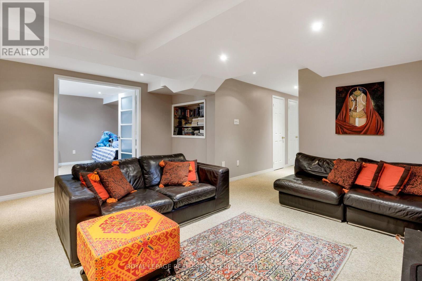 












1359 RIDGEBANK DRIVE

,
Oakville,




Ontario
L6M4A5

