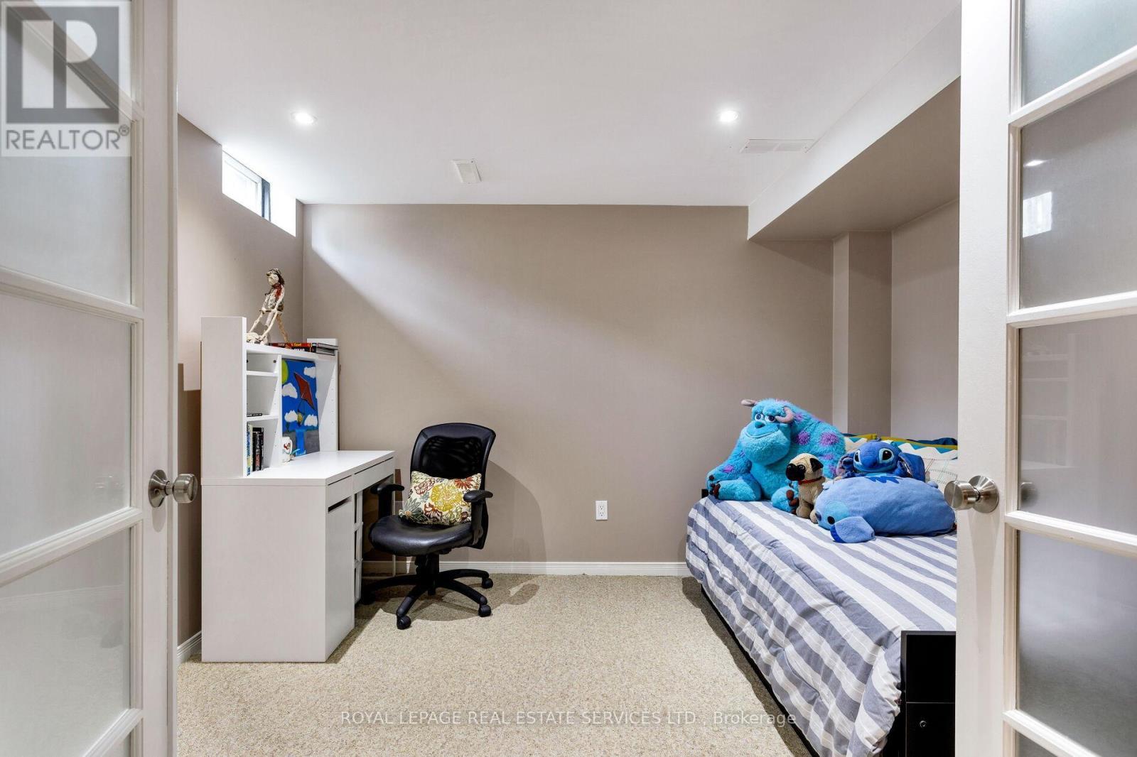 












1359 RIDGEBANK DRIVE

,
Oakville,




Ontario
L6M4A5

