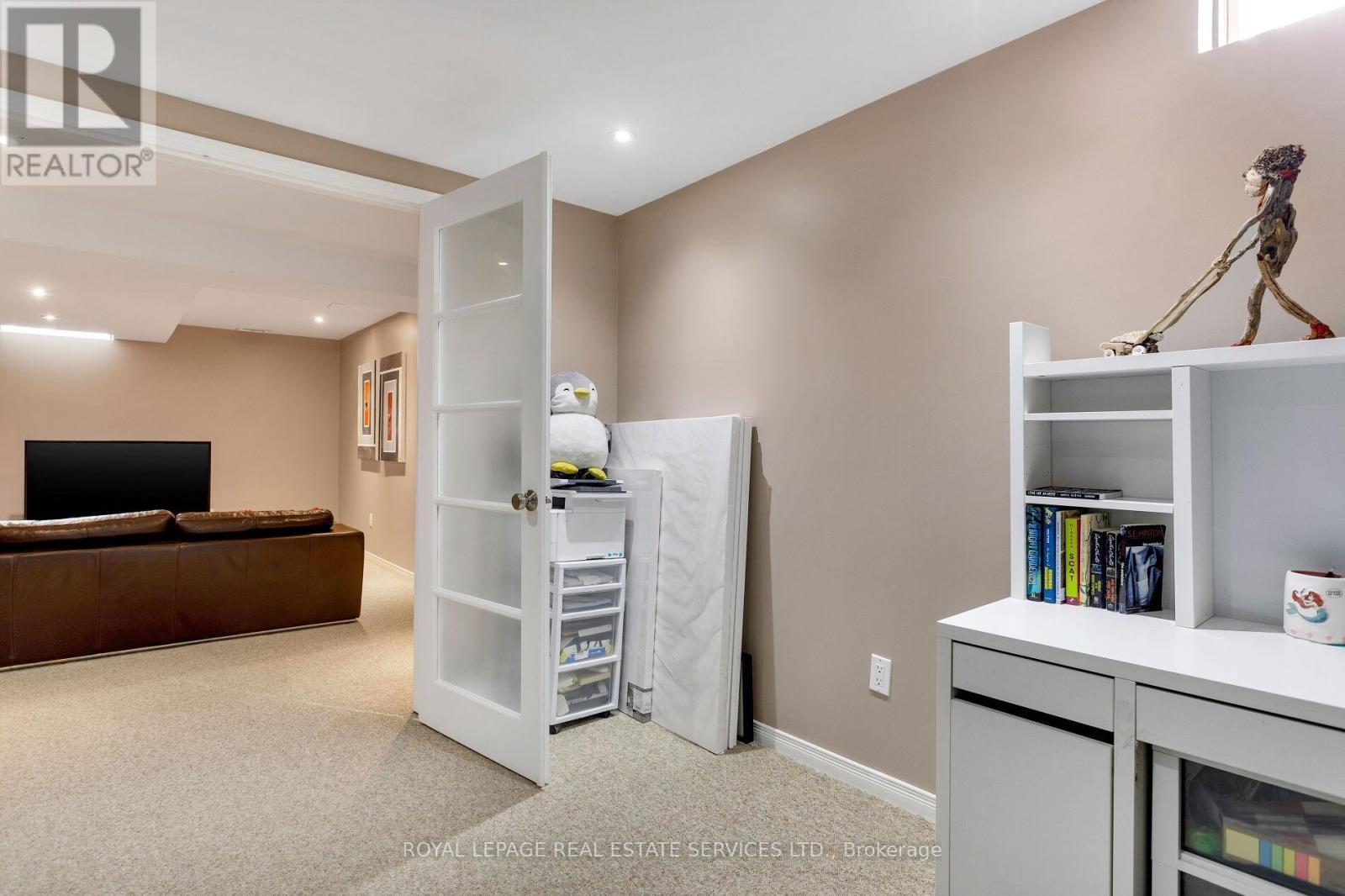 












1359 RIDGEBANK DRIVE

,
Oakville,




Ontario
L6M4A5

