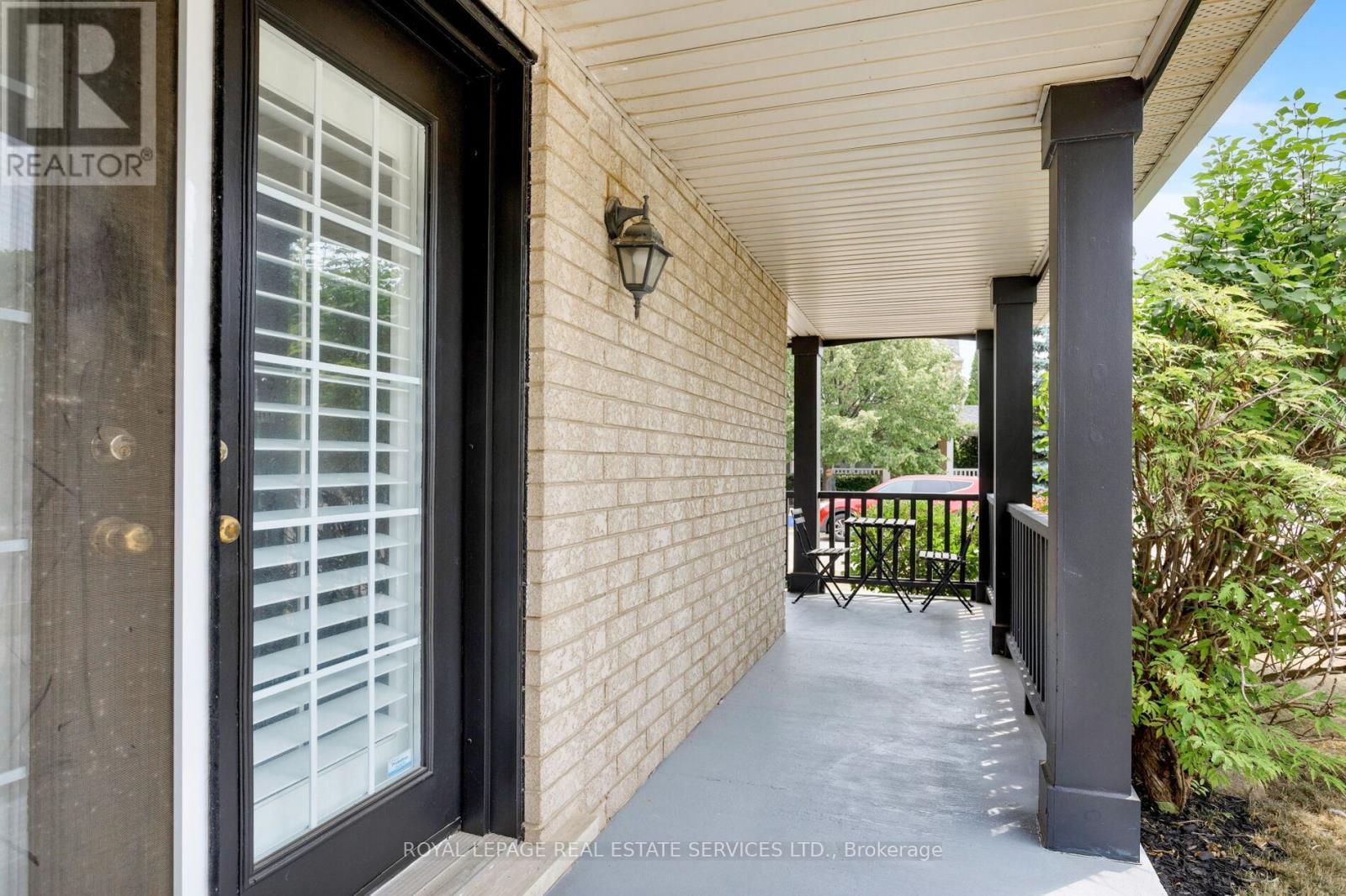 












1359 RIDGEBANK DRIVE

,
Oakville,




Ontario
L6M4A5

