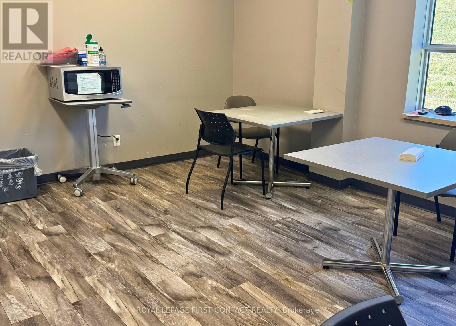 












201 - 11 LAKESIDE TERRACE

,
Barrie,




Ontario
L4M0H9

