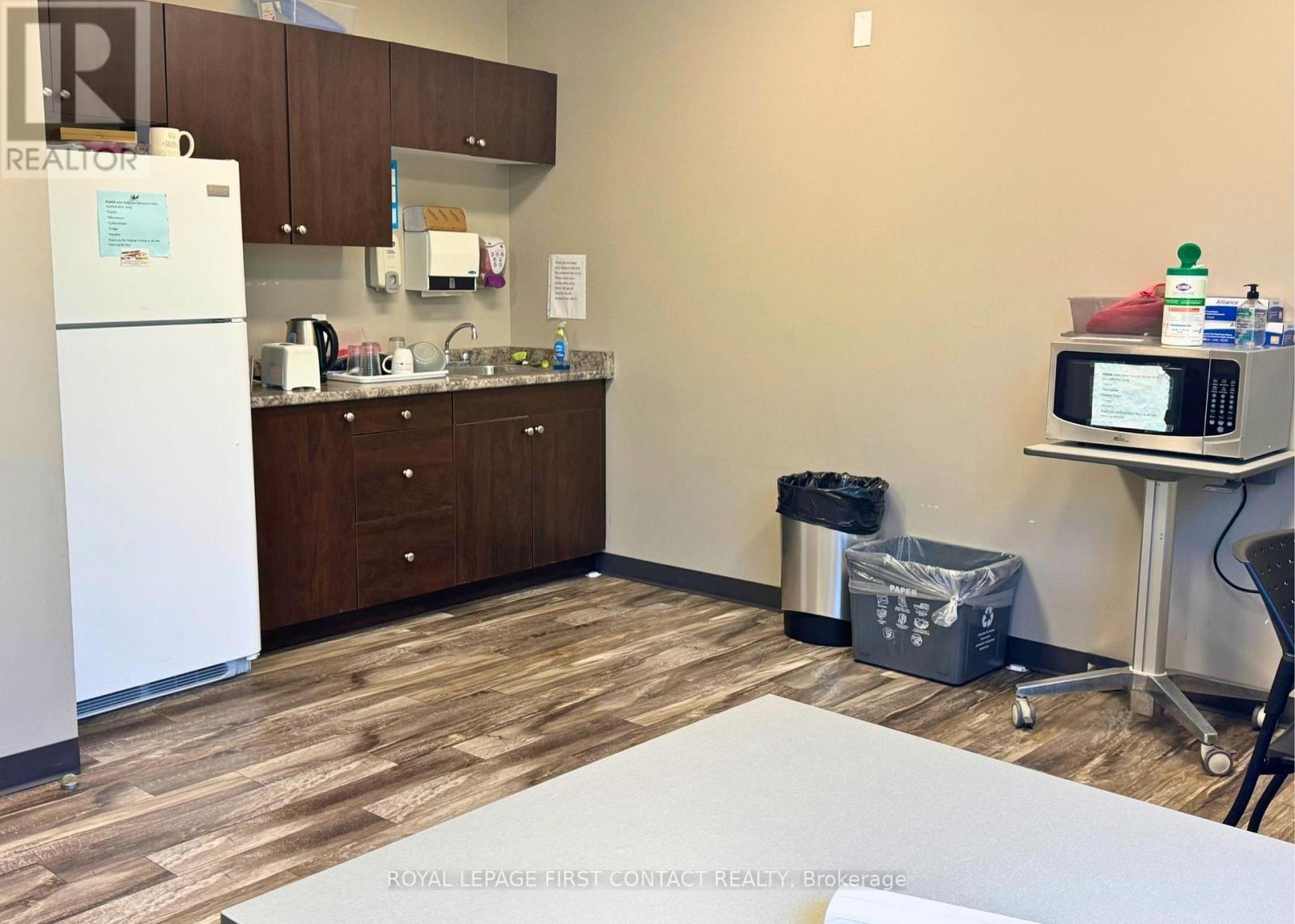 












201 - 11 LAKESIDE TERRACE

,
Barrie,




Ontario
L4M0H9

