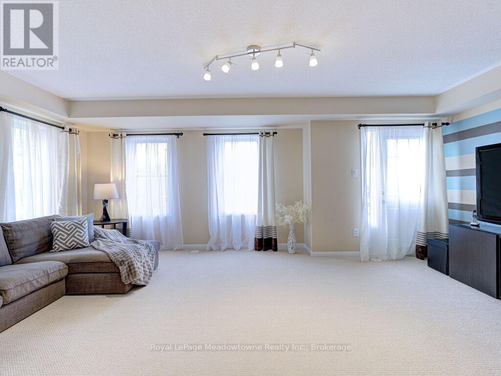 












220 MAGURN GATE

,
Milton (HA Harrison),




Ontario
L9T7B4

