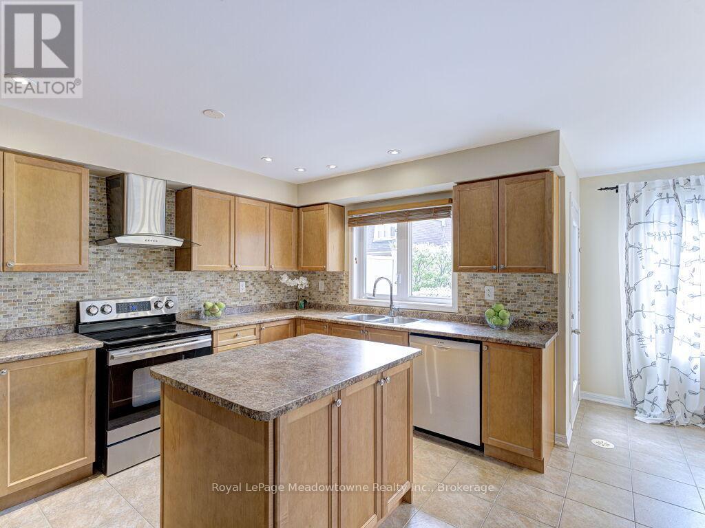 












220 MAGURN GATE

,
Milton (HA Harrison),




Ontario
L9T7B4

