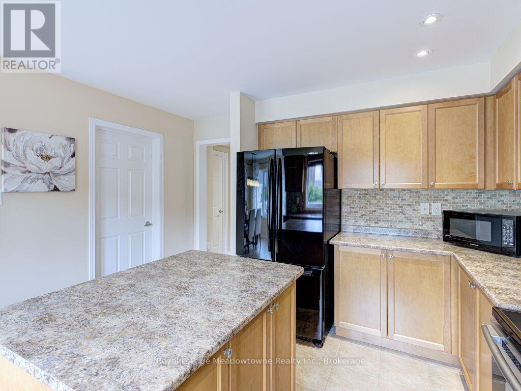 












220 MAGURN GATE

,
Milton (HA Harrison),




Ontario
L9T7B4

