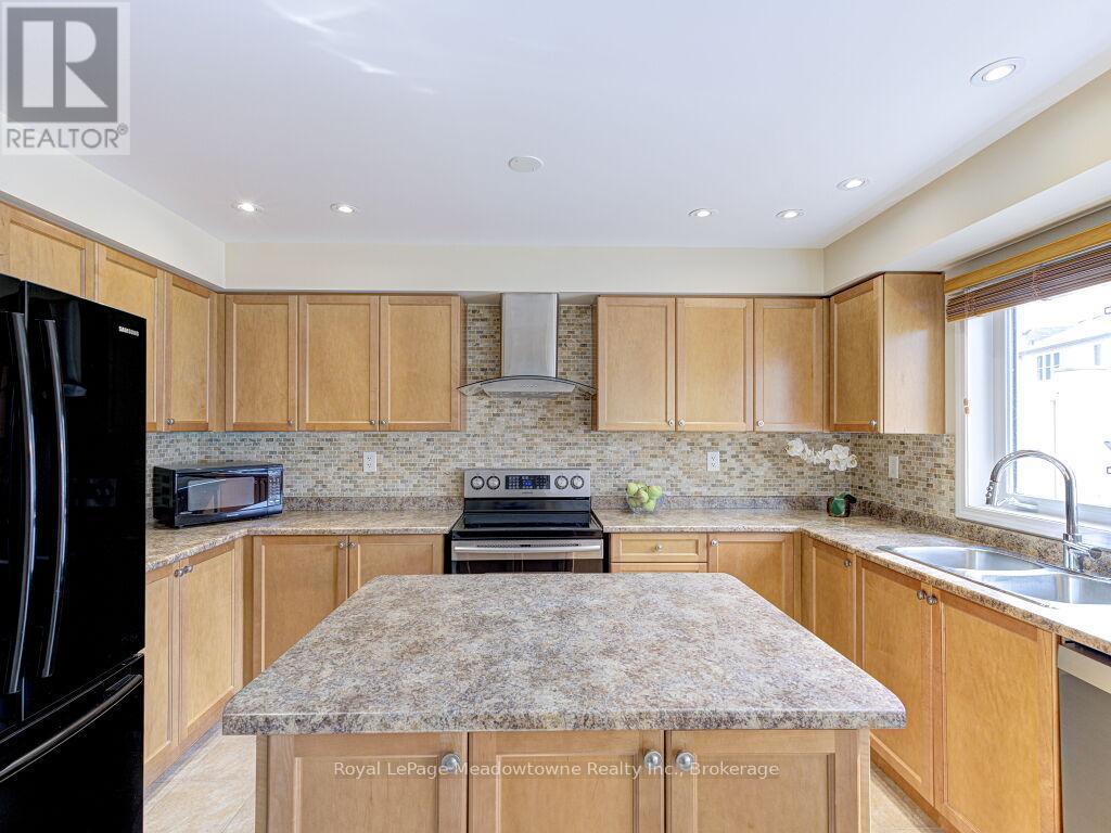 












220 MAGURN GATE

,
Milton (HA Harrison),




Ontario
L9T7B4

