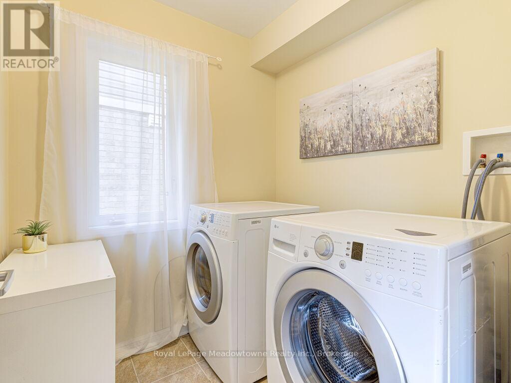 












220 MAGURN GATE

,
Milton (HA Harrison),




Ontario
L9T7B4

