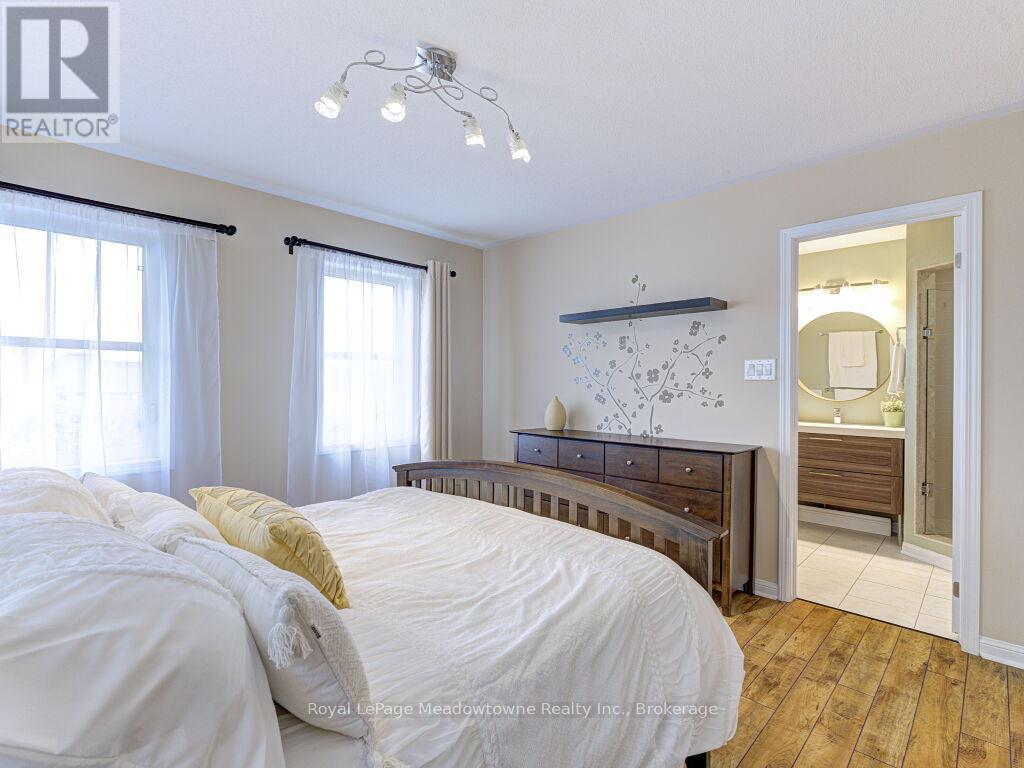 












220 MAGURN GATE

,
Milton (HA Harrison),




Ontario
L9T7B4

