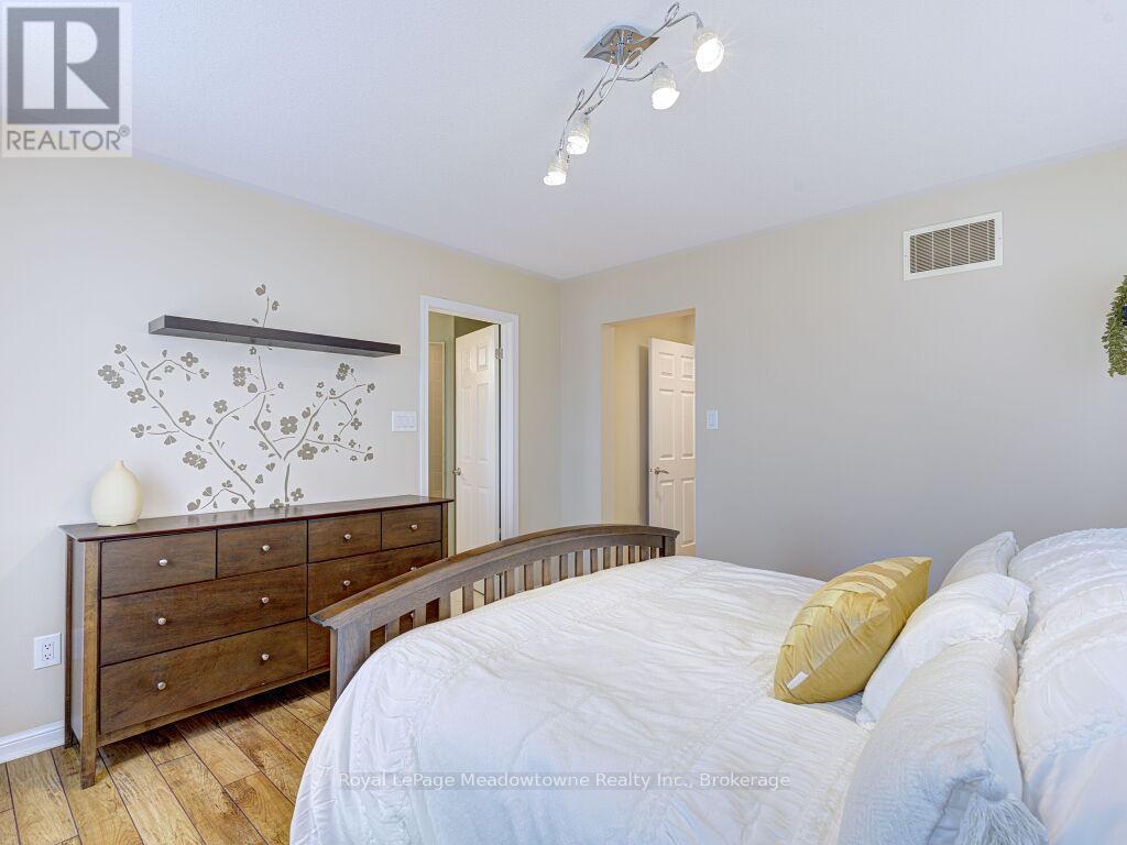












220 MAGURN GATE

,
Milton (HA Harrison),




Ontario
L9T7B4

