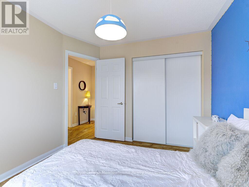 












220 MAGURN GATE

,
Milton (HA Harrison),




Ontario
L9T7B4

