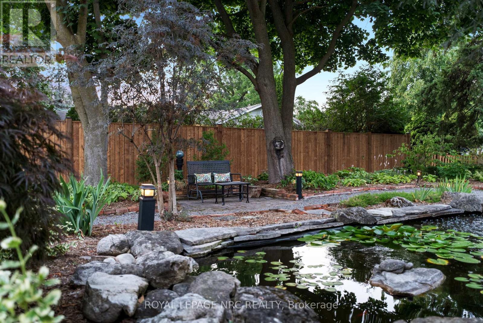 












307 MISSISSAGUA STREET

,
Niagara-on-the-Lake (Town),




Ontario
L0S1J0

