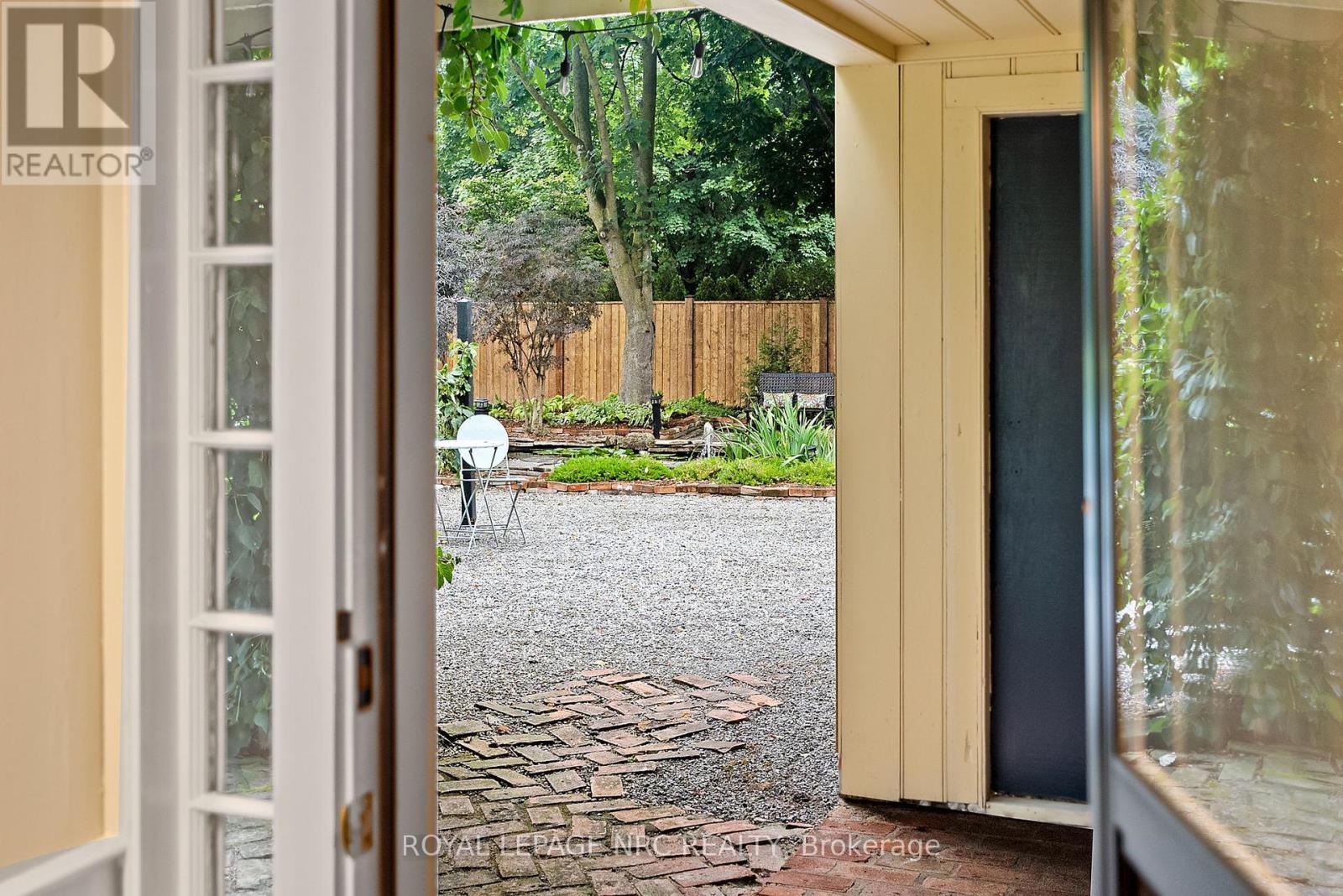 












307 MISSISSAGUA STREET

,
Niagara-on-the-Lake (Town),




Ontario
L0S1J0

