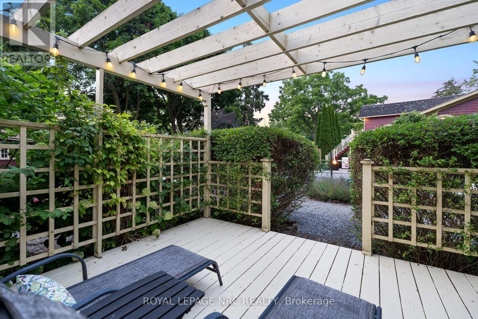 












307 MISSISSAGUA STREET

,
Niagara-on-the-Lake (Town),




Ontario
L0S1J0

