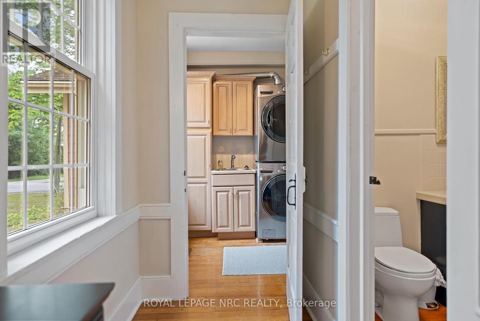 












307 MISSISSAGUA STREET

,
Niagara-on-the-Lake (Town),




Ontario
L0S1J0

