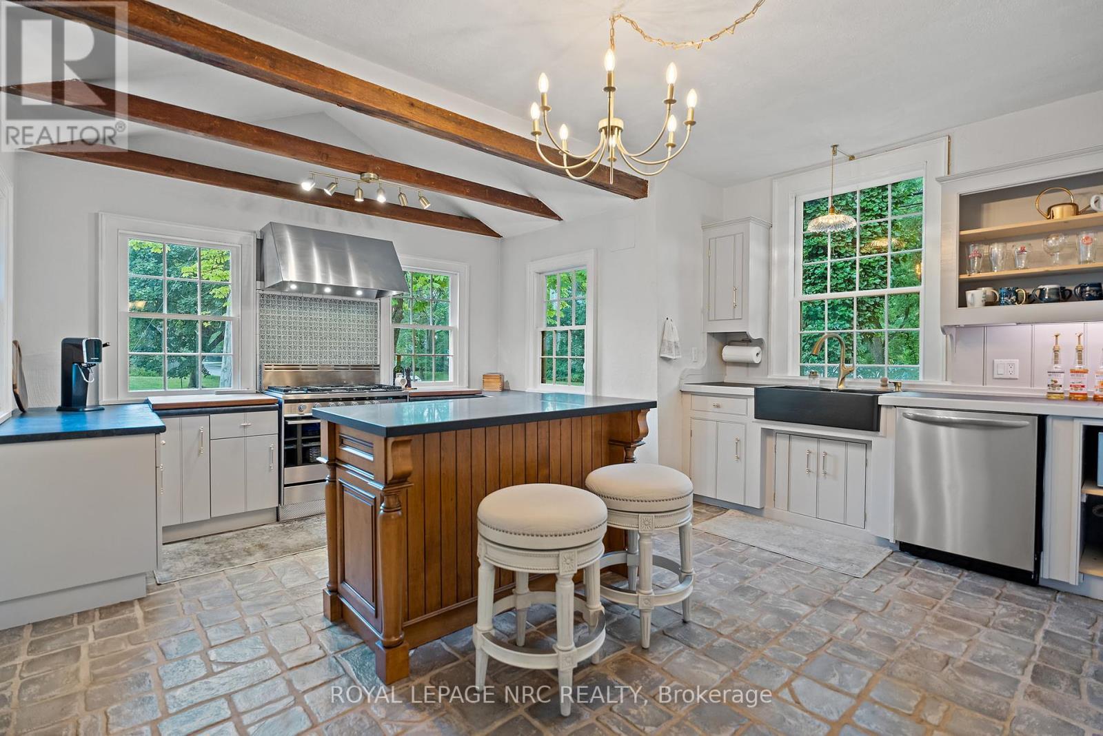 












307 MISSISSAGUA STREET

,
Niagara-on-the-Lake (Town),




Ontario
L0S1J0

