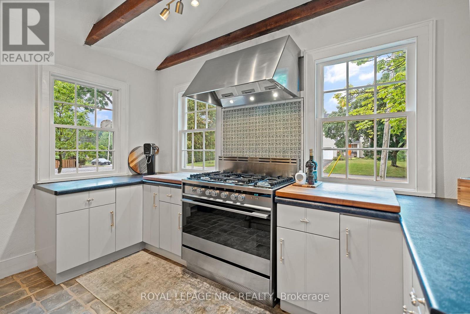 












307 MISSISSAGUA STREET

,
Niagara-on-the-Lake (Town),




Ontario
L0S1J0

