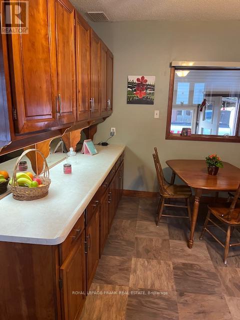 












7 HASTINGS STREET N

,
Bancroft (Bancroft Ward),




Ontario
K0L1C0

