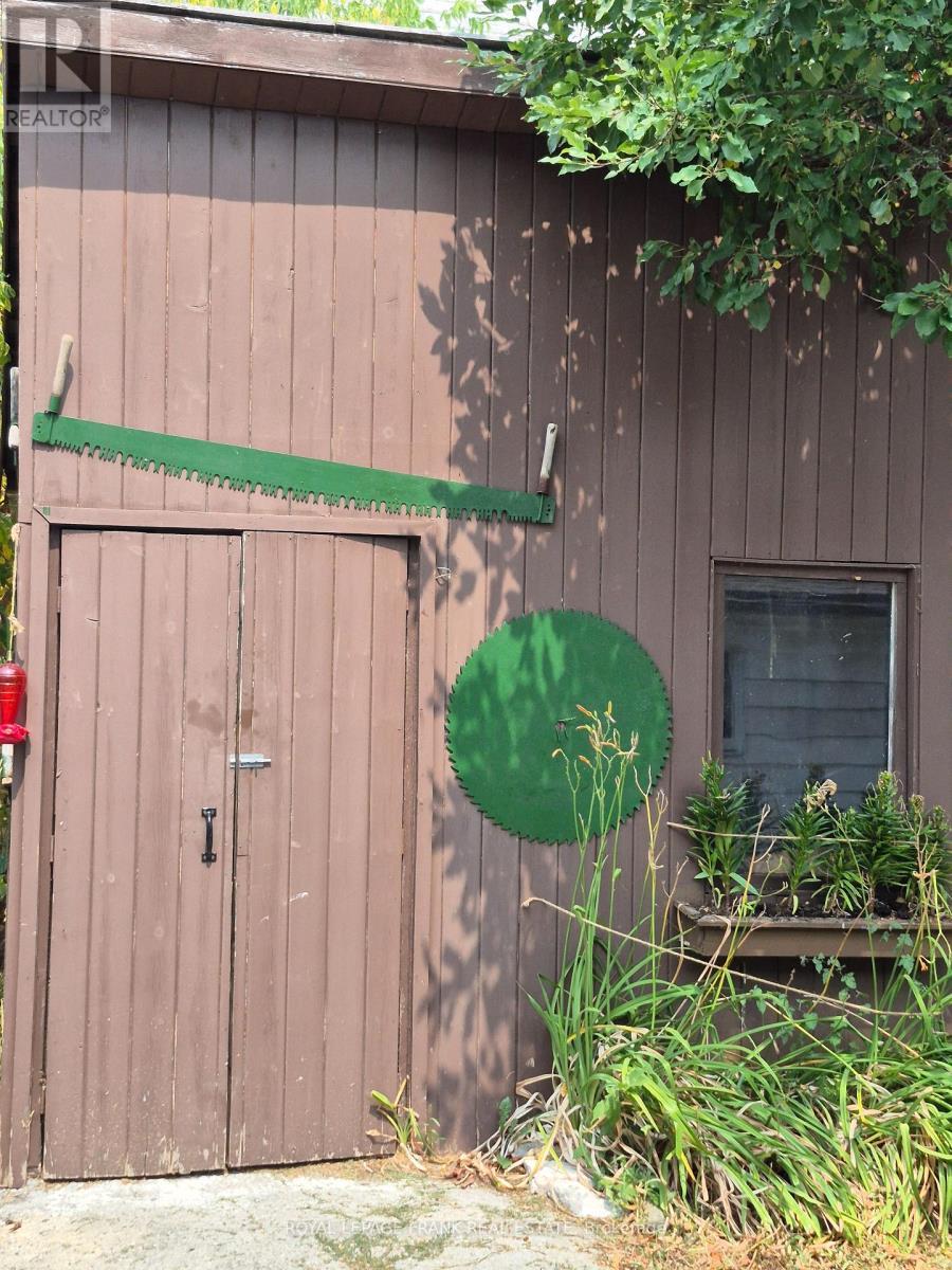 












7 HASTINGS STREET N

,
Bancroft (Bancroft Ward),




Ontario
K0L1C0

