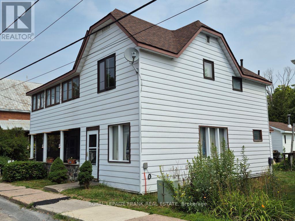 












7 HASTINGS STREET N

,
Bancroft (Bancroft Ward),




Ontario
K0L1C0

