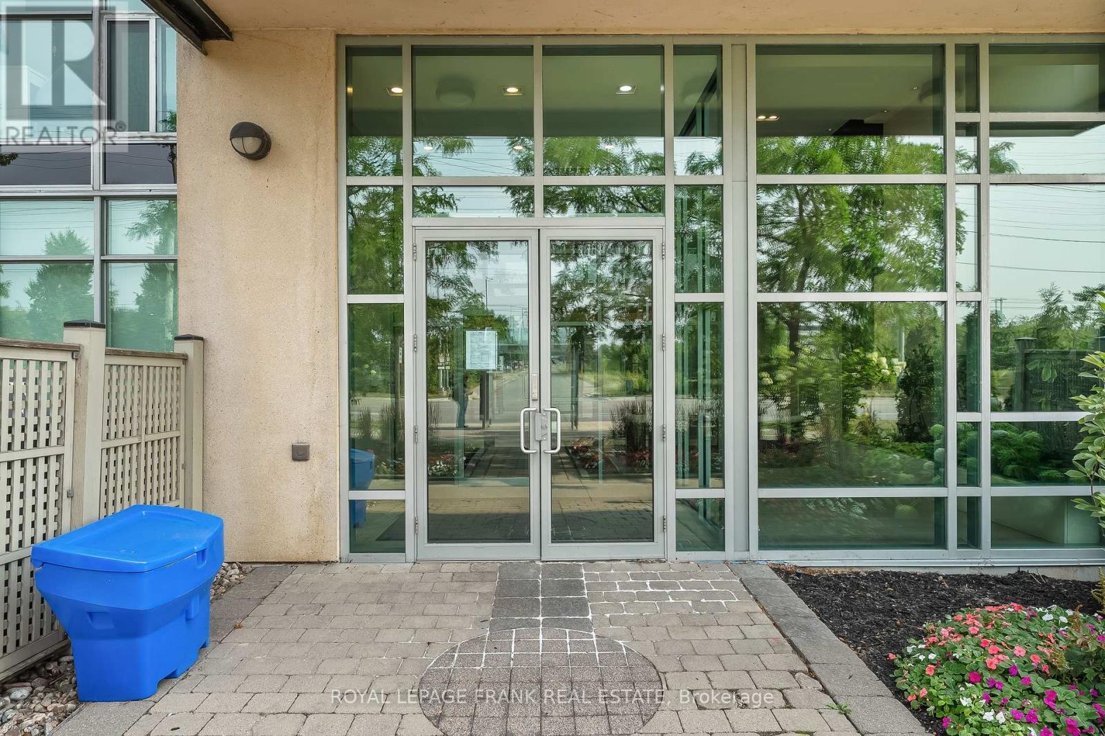 












705 - 1600 CHARLES STREET

,
Whitby (Port Whitby),




Ontario
L1N1B8

