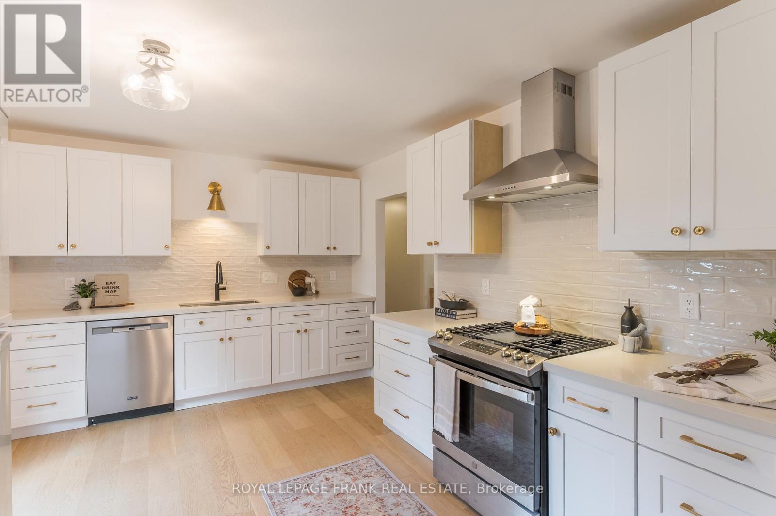 












32 CRYSTAL SPRINGS DRIVE

,
Otonabee-South Monaghan,




Ontario
K9J6Y3

