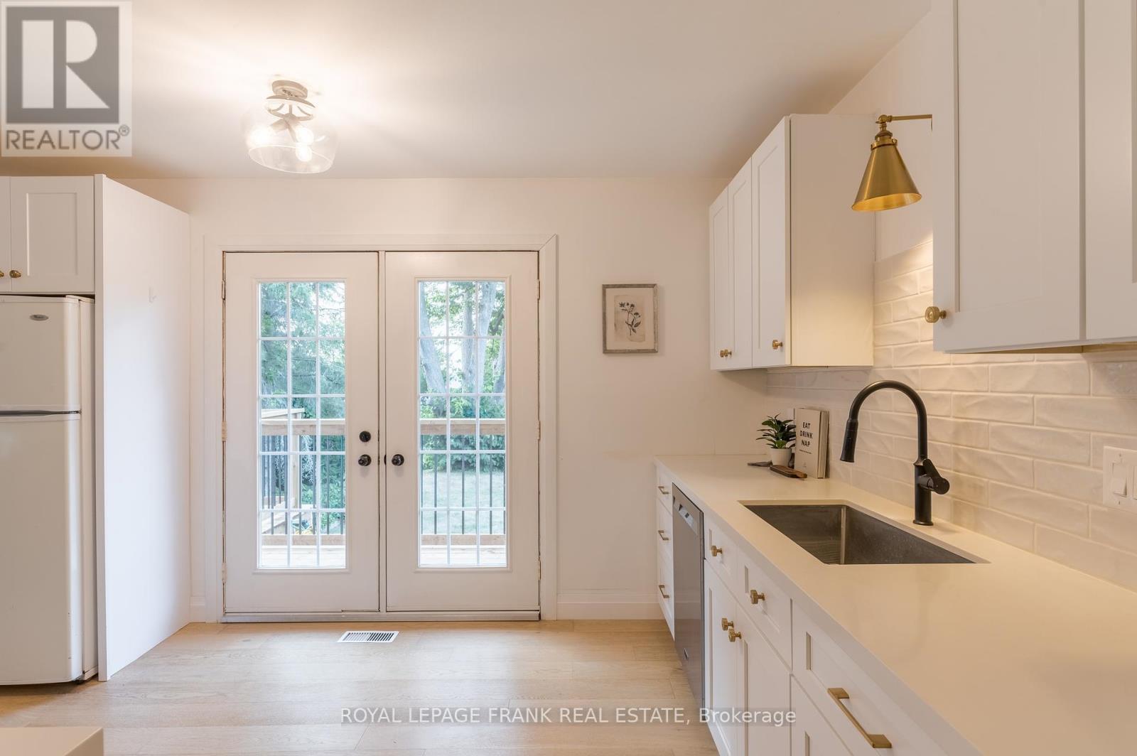 












32 CRYSTAL SPRINGS DRIVE

,
Otonabee-South Monaghan,




Ontario
K9J6Y3

