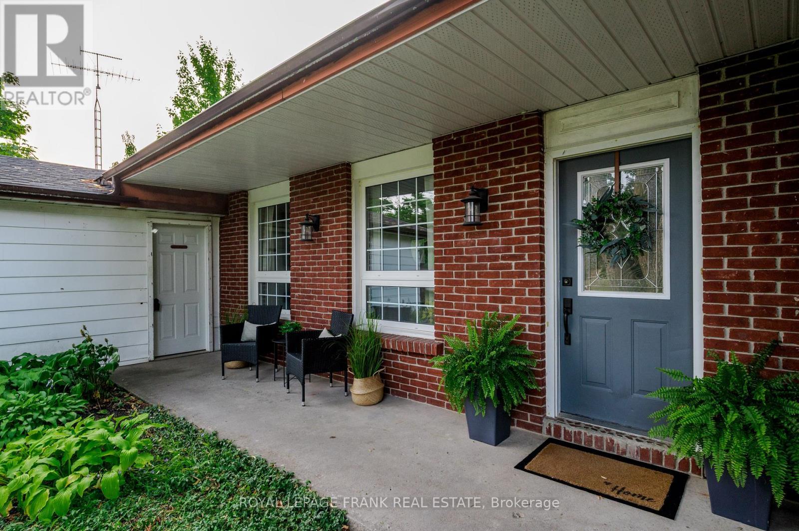 












32 CRYSTAL SPRINGS DRIVE

,
Otonabee-South Monaghan,




Ontario
K9J6Y3

