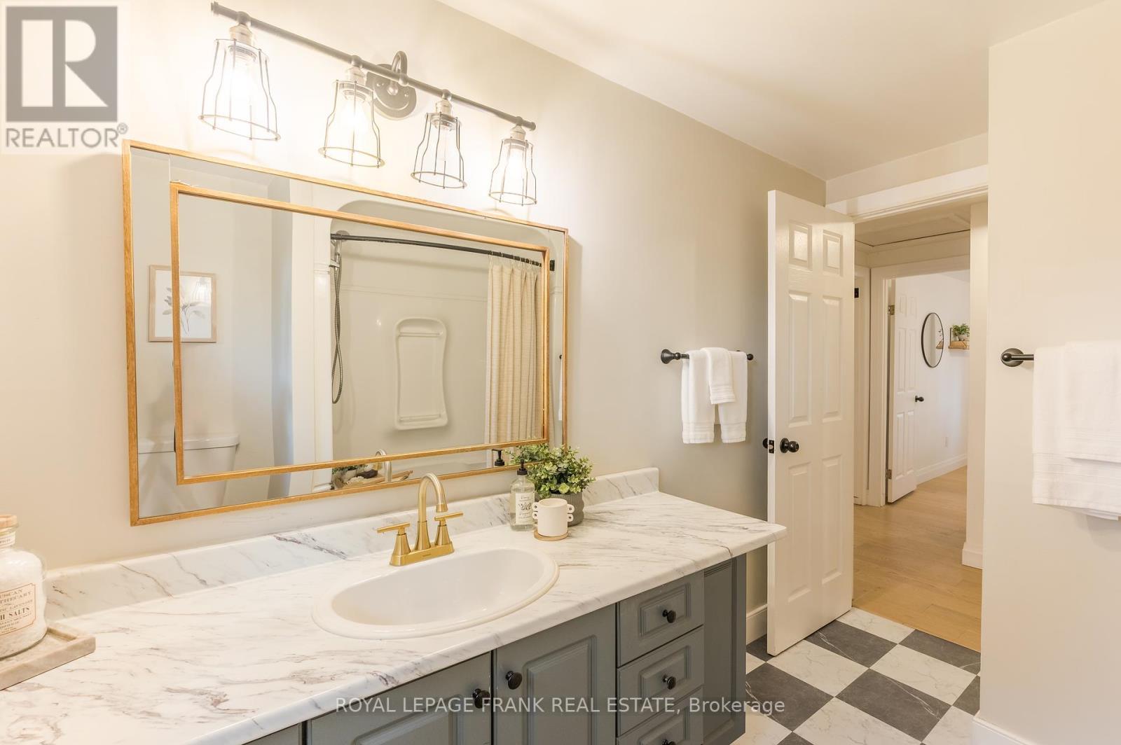 












32 CRYSTAL SPRINGS DRIVE

,
Otonabee-South Monaghan,




Ontario
K9J6Y3

