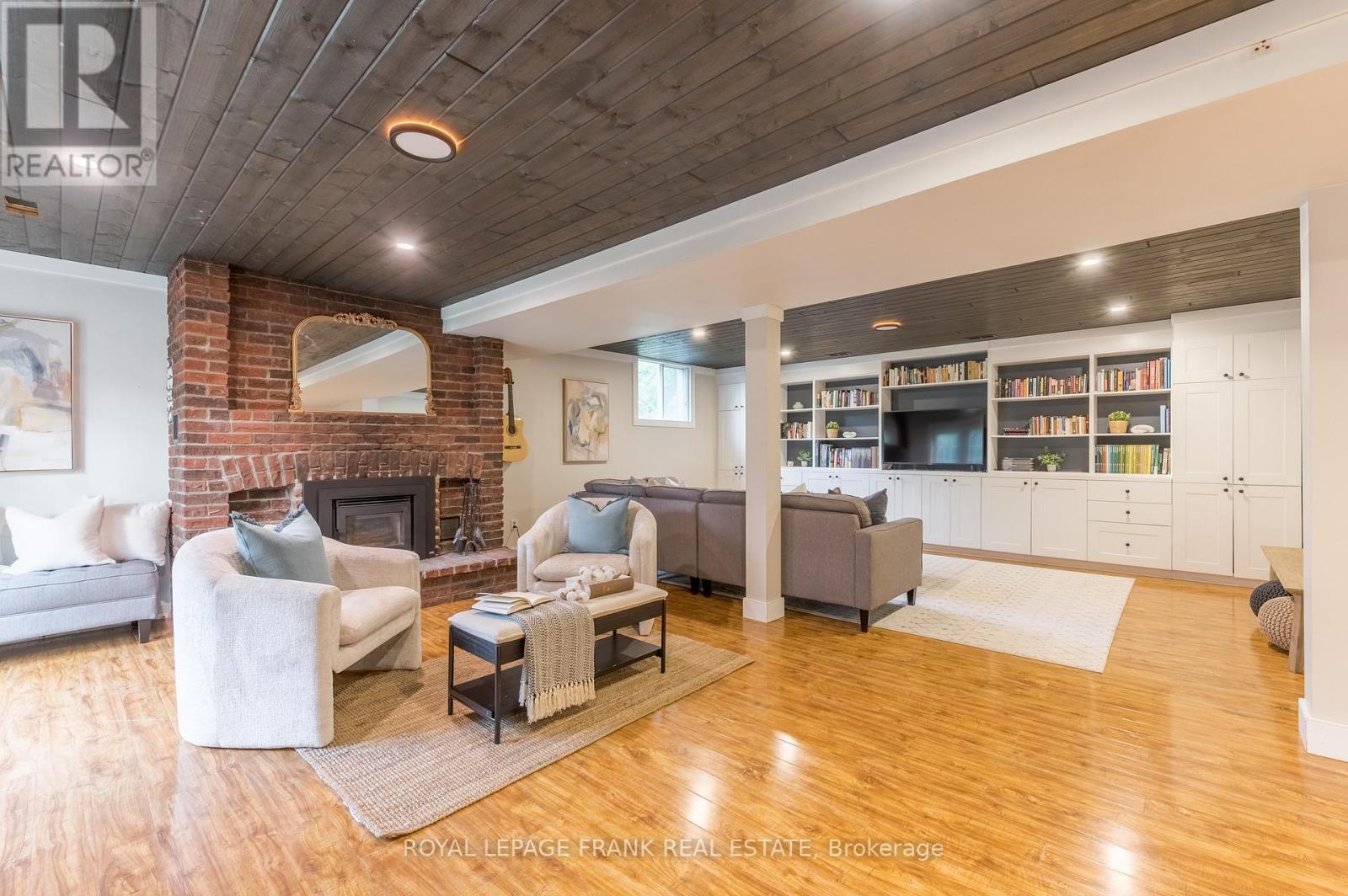 












32 CRYSTAL SPRINGS DRIVE

,
Otonabee-South Monaghan,




Ontario
K9J6Y3

