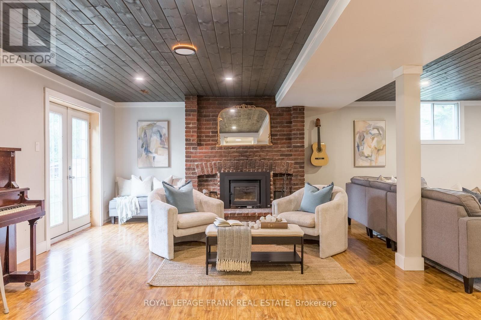 












32 CRYSTAL SPRINGS DRIVE

,
Otonabee-South Monaghan,




Ontario
K9J6Y3

